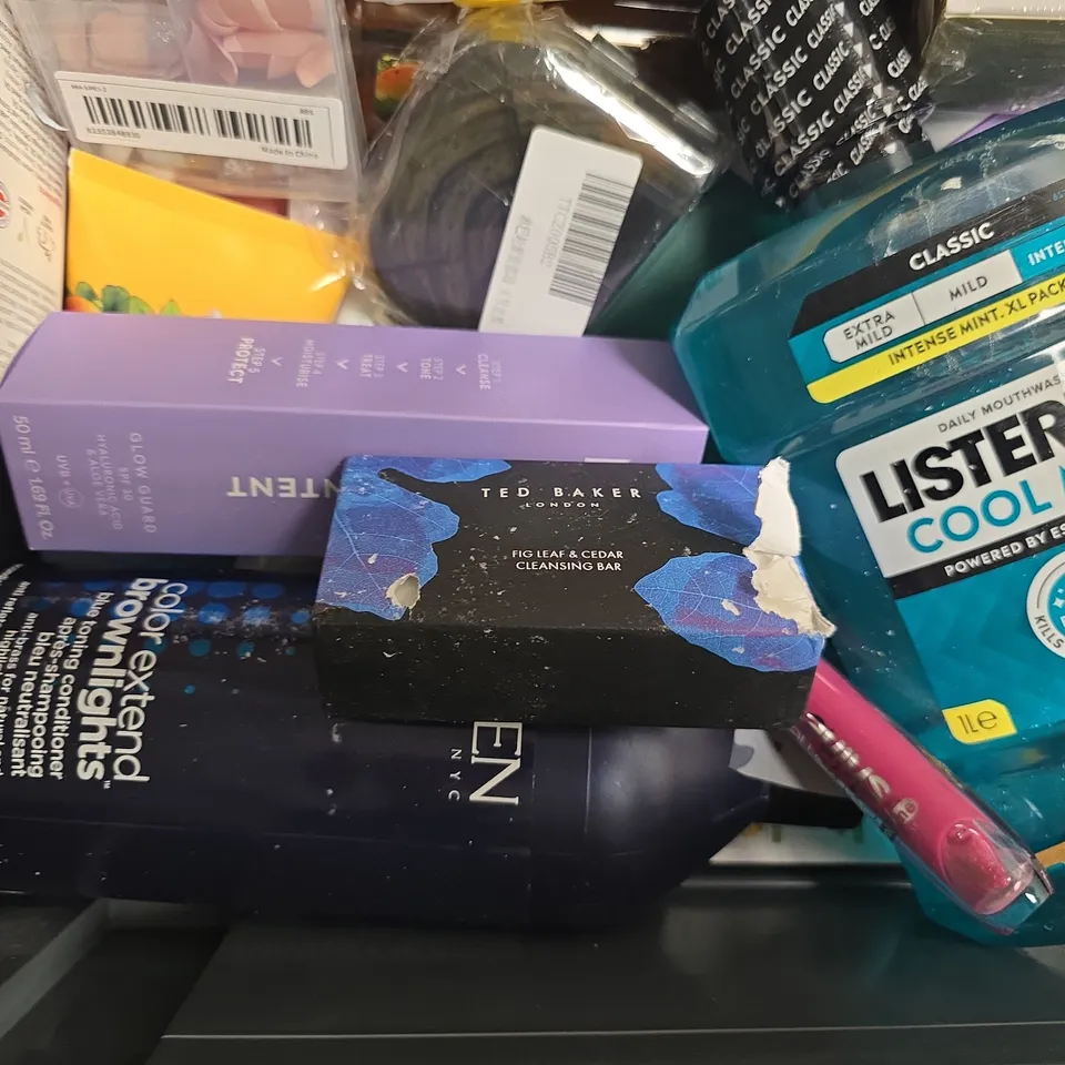 APPROXIMATELY 20 ASSORTED COSMETIC ITEMS TO INCLUDE BAYLIS & HARDING, NIVEA, ETC - COLLECTION ONLY