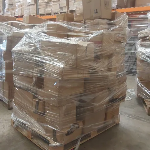 PALLET CONTAINING A VERY LARGE QUANTITY OF ASSORTED DESIGNER LIGHTING PRODUCTS