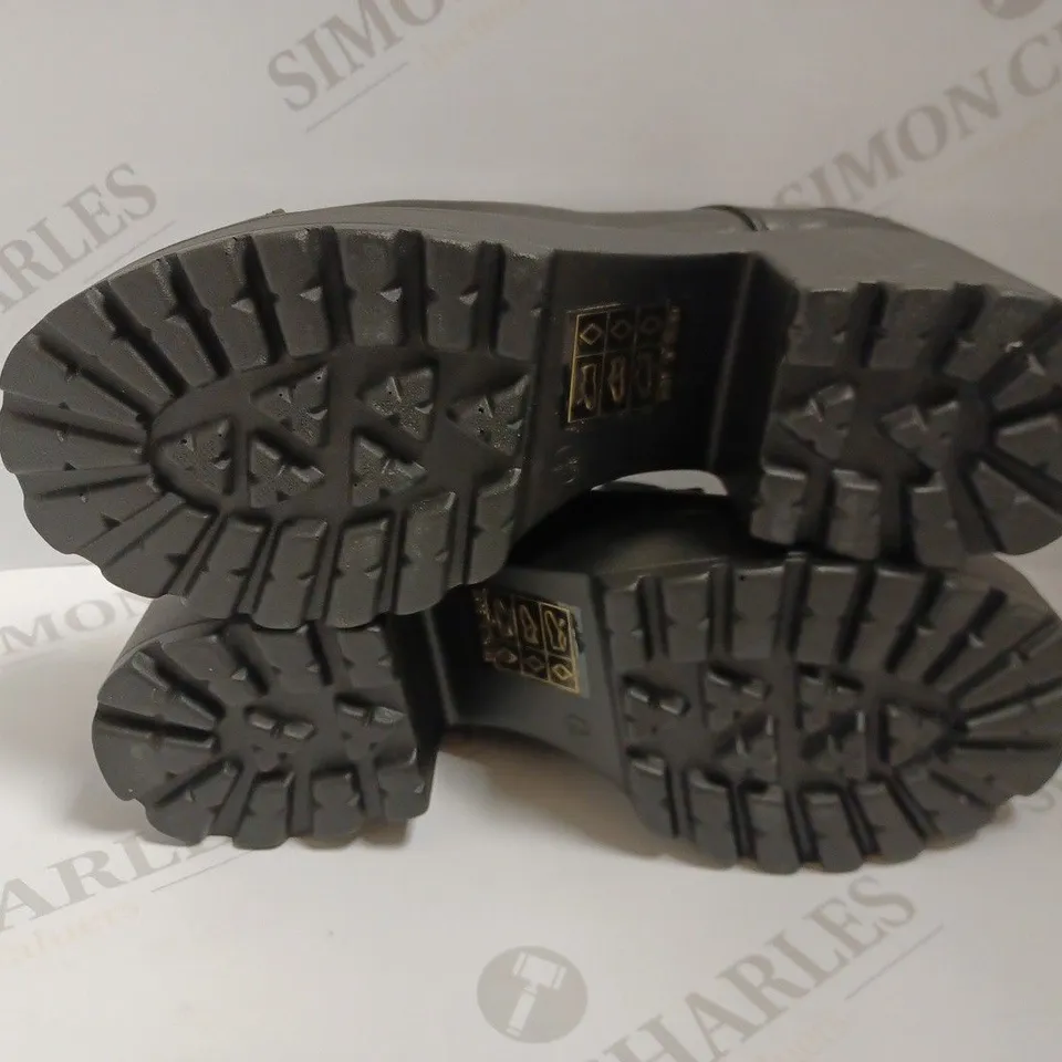 KOI VEGAN TENNIN HEART SHOES - BLACK SIZE 5