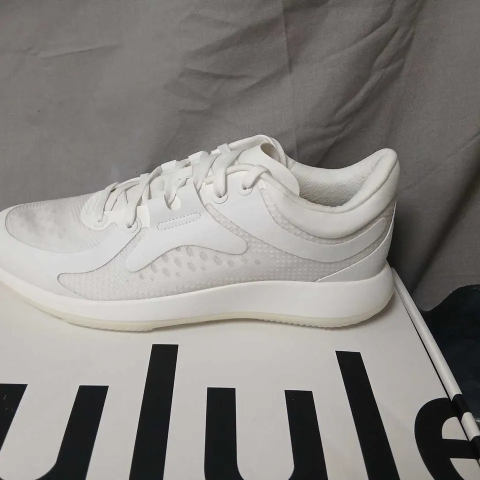 LULULEMON WOMEN'S WHITE W STRONGFEEL TRAIN TRAINERS – US 7.5 / UK 6 (EU 39)