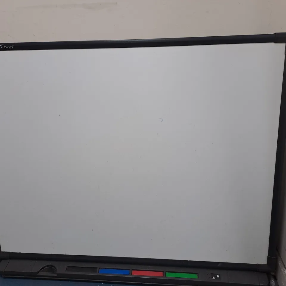SMART BOARD SB560 - COLLECTION ONLY