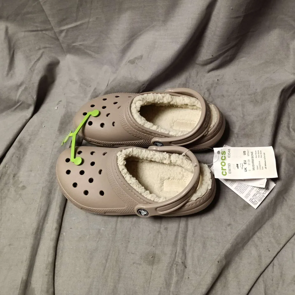 CROCS CLASSIC LINED CLOGS – TAUPE, SHEARLING INTERIOR - UK SIZE 5