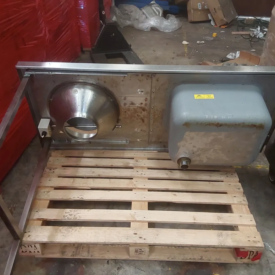 STAINLESS STEEL COMMERCIAL SINK