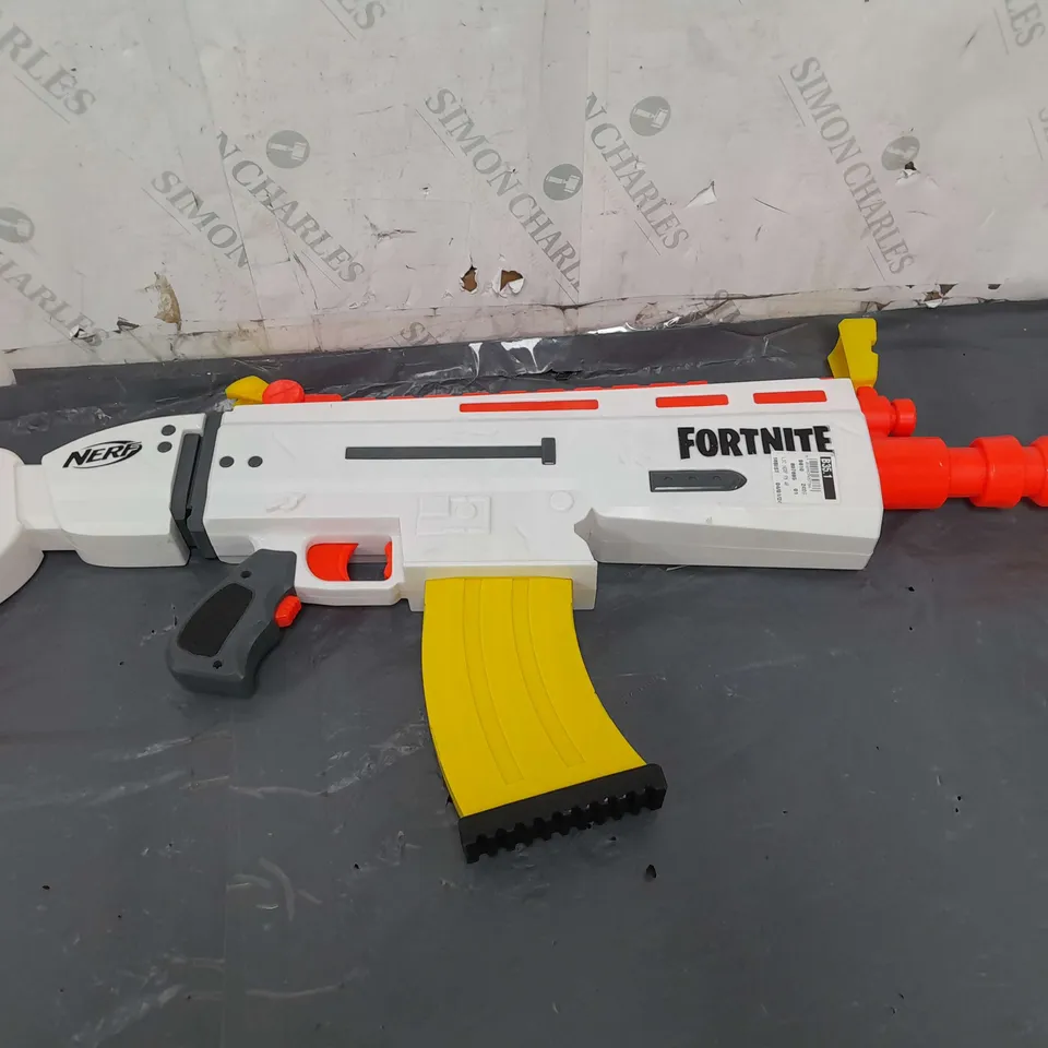 5 NERF GUNS OF VARIOUS COLLABS TO INCLUDE FORTNITE AND ROBLOX - COLLECTION ONLY 