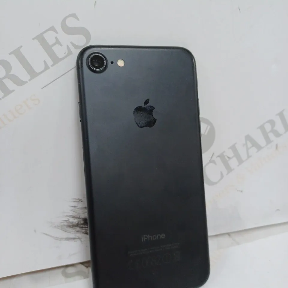 UNBOXED IPHONE 7 IN BLACK 