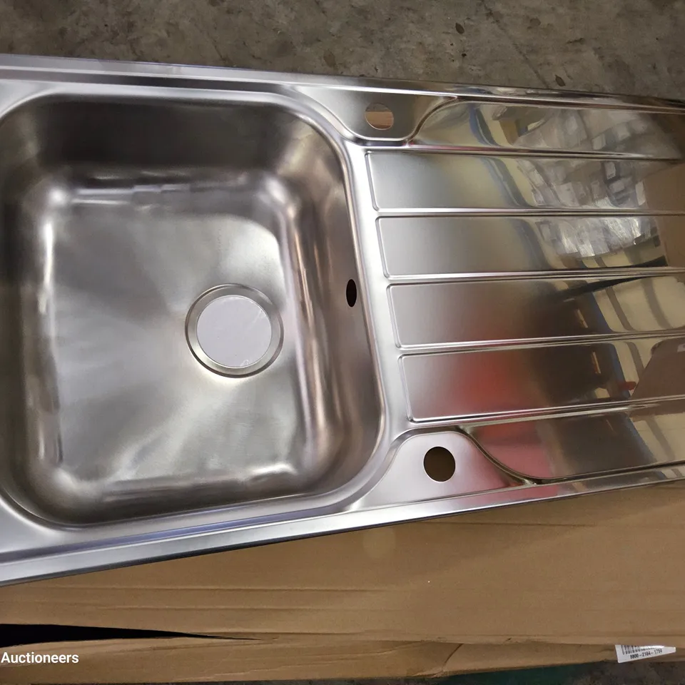 STAINLESS STEEL REVERSIBLE SINGLE BOWL SINK & DRAINER