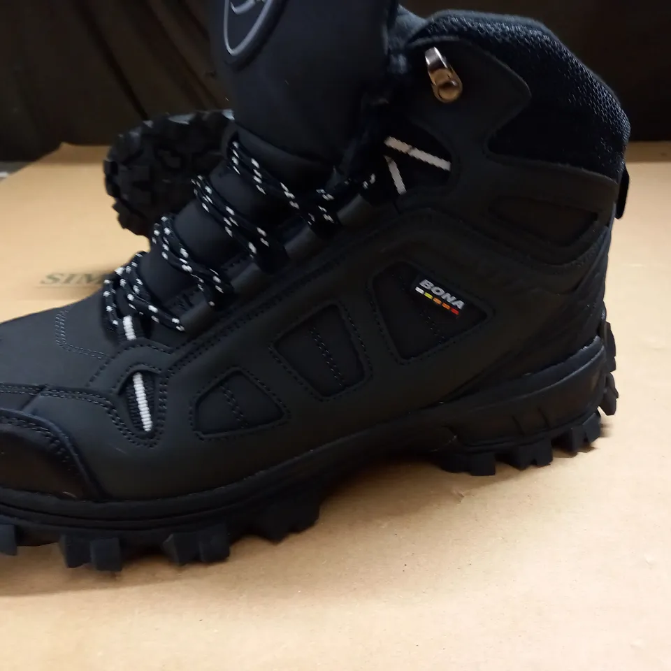 PAIR OF BONA BLACK BOOTS - 45