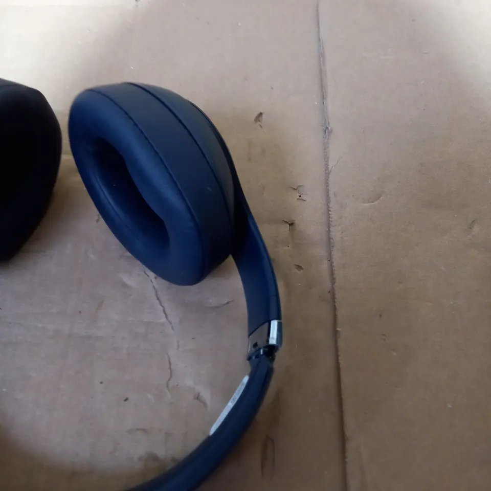 BEATS STUDIO 3 WIRELESS HEADPHONES