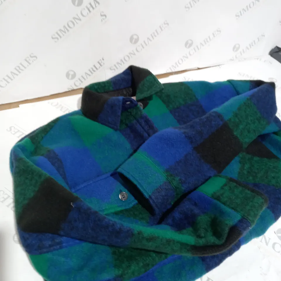 BOX OF ASSORTED CLOTHES APPROXIMATELY 30 ITEMS TO INCLUDE PYJAMAS, COATS, WATERPROOF ETC 