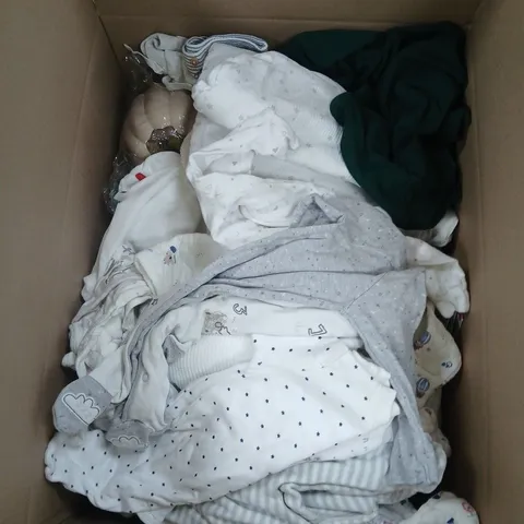 BOX OF APPROXIMATELY 15 ASSORTED ITEMS TO INCLUDES CLOTHING ETC.