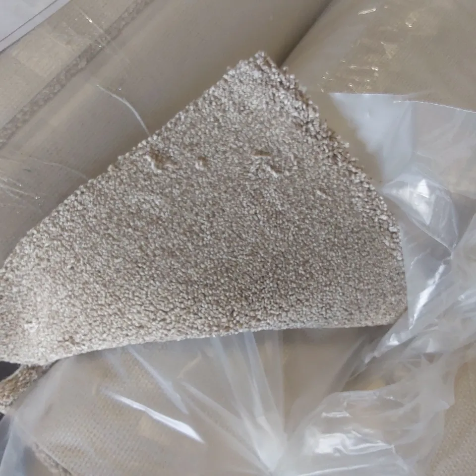 ROLL OF QUALITY FIRST IMPRESSIONS FRESH CARPET - APPROXIMATELY 2 x 4m