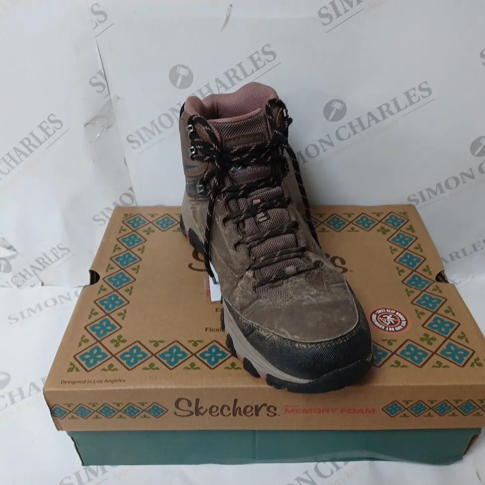 BOXED PAIR OF SKECHERS HIKING BOOTS IN CHOCOLATE - SIZE 8
