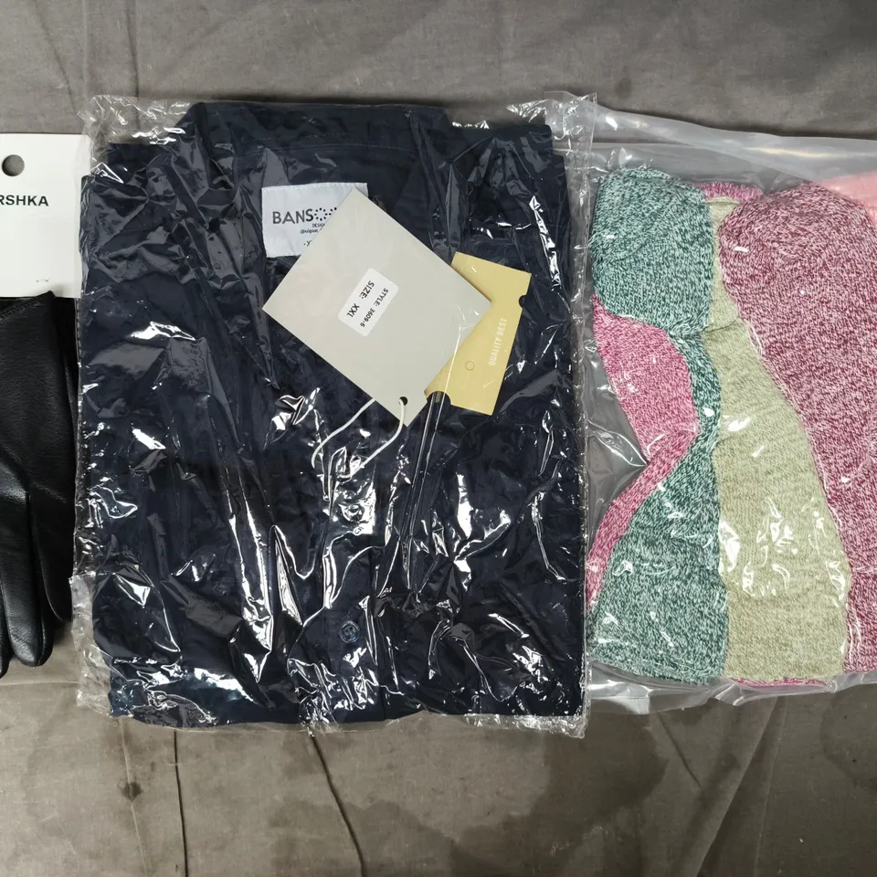 APPROXIMATELY 20 ASSORTED CLOTHING AND FASHION PRODUCTS IN VARIOUS STYLES AND SIZES - COLLECTION ONLY