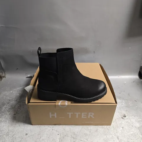 BOXED PAIR OF HOTTER BREE- BREEYS LEATHER BOOTS IN BLACK - UK5