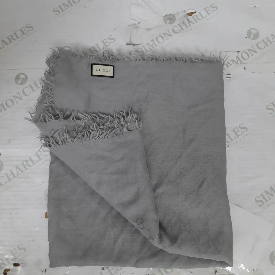 GUCCI FRINGE SCARF IN GREY ONE SIZE