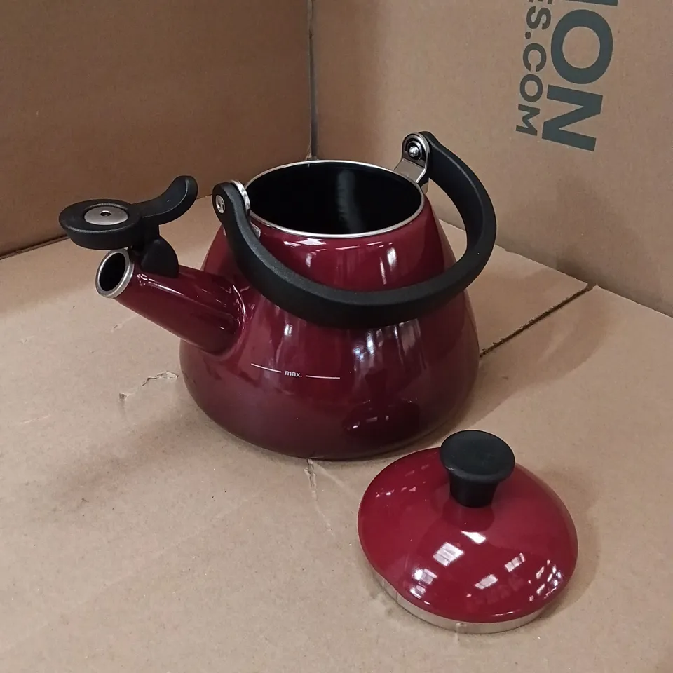 BOXED LE CRUESET KETTLE, 1.6L - RED