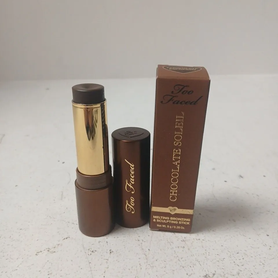 BOXED TOO FACED CHOCOLATE SOLEIL MELTING BRONZING & SCULPTING STICK - CHOCOLATE ESPRESSO (8G)