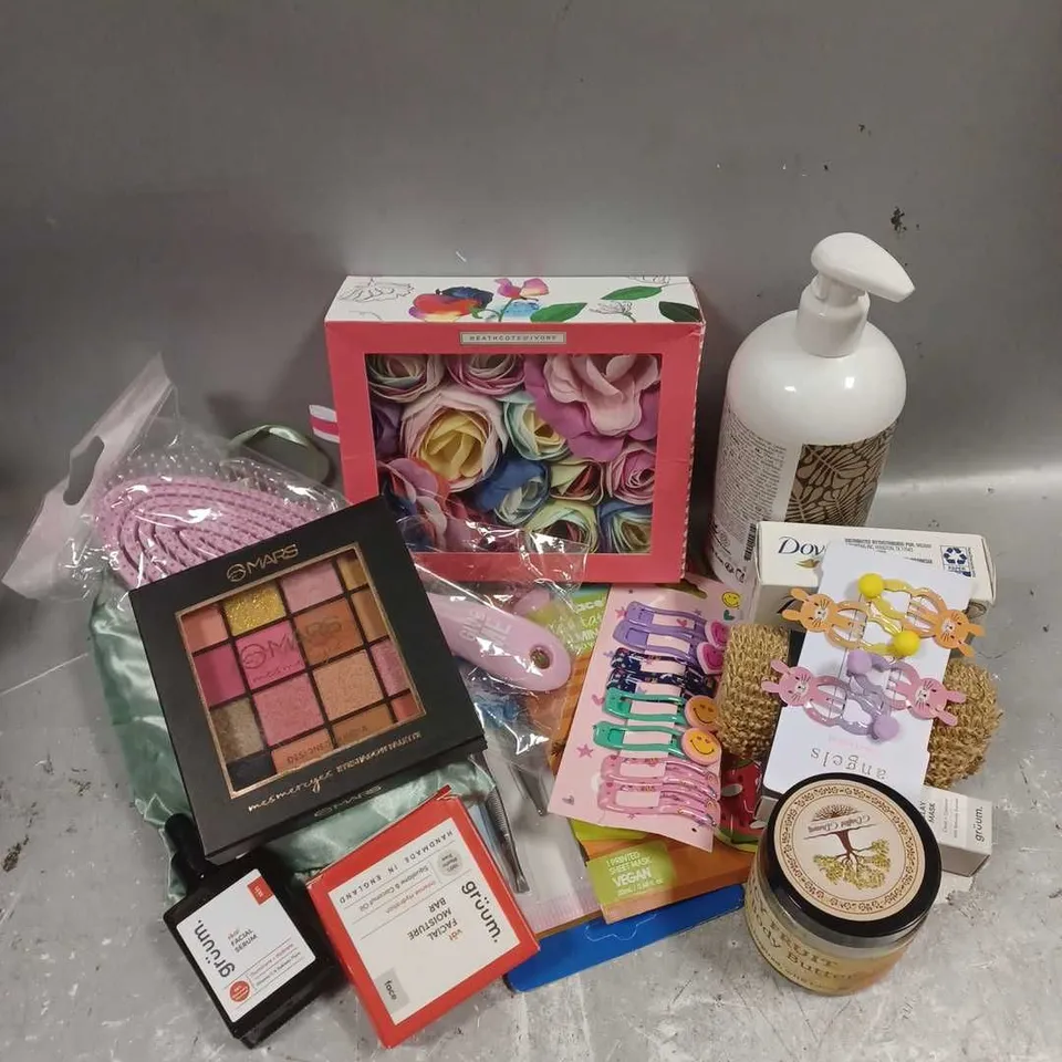 APPROXIMATELY 20 ASSORTED COSMETIC ITEMS TO INCLUDE - HAIR CLEAN TEA TREE SHAMPOO - HEATHCOTE&IVORY BATHING FLOWERS - MARS EYESHADOW PALETTE - ETC