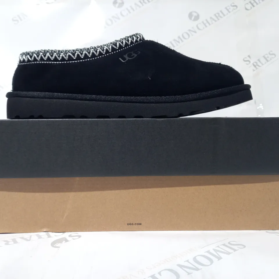 BOXED PAIR OF UGG M TASMAN SHOES IN BLACK UK SIZE 9