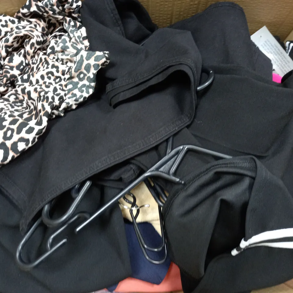 BOX OF APPROXIMATELY 30 ASSORTED ITEMS OF CLOTHING TO INCLUDE STUDIO, ETC