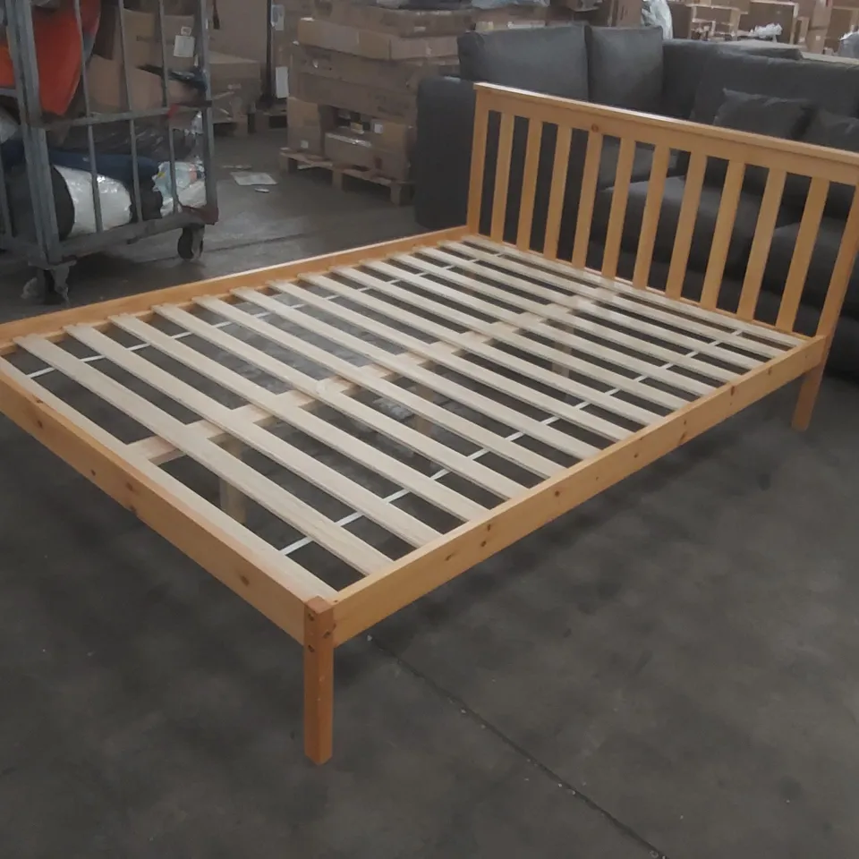 JACLIN BED FRAME SIZE: DOUBLE (4'6) COLOUR: CARAMEL