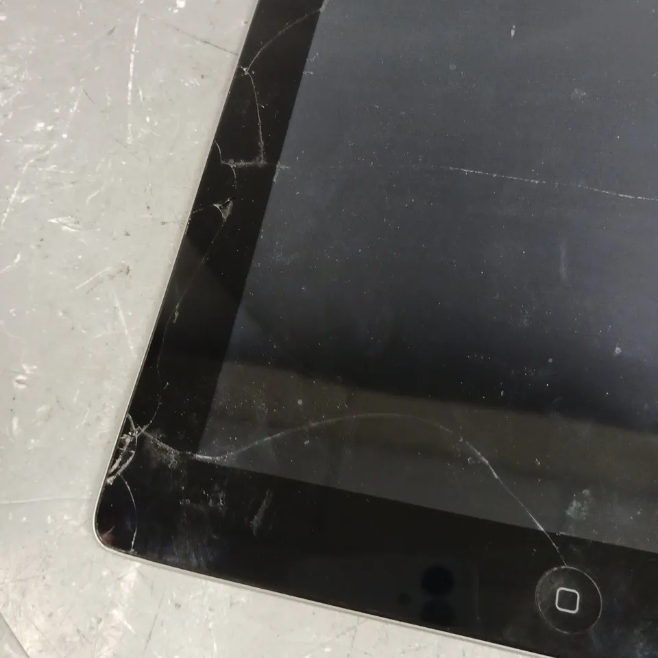 APPLE IPAD 2 SILVER - MODEL A1395