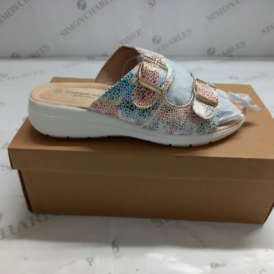 BOXED CUSHION-WALK GLITTER SANDALS SIZE 4