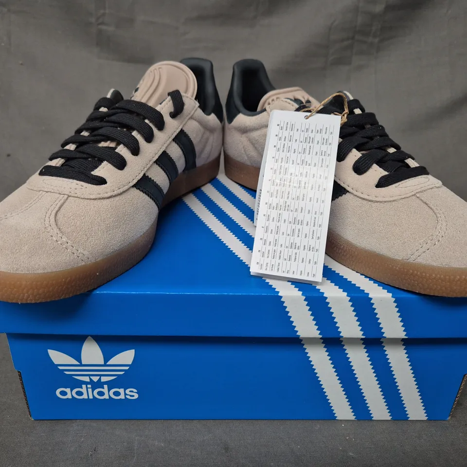 BOXED PAIR OF ADIDAS GAZELLE SHOES IN BEIGE/BLACK UK SIZE 5