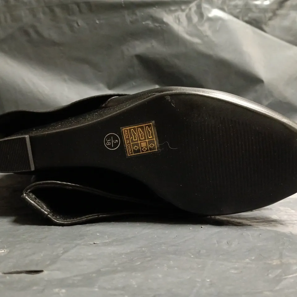 BOXED PAIR OF UNBRANDED KNEE-HIGH BOOTS IN BLACK SIZE 5