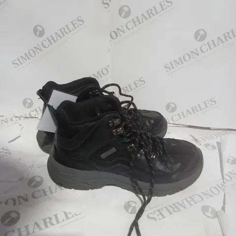 SKECHERS WATER REPELLENT HIGH TOP BLACK BOOTS - SIZE 5 