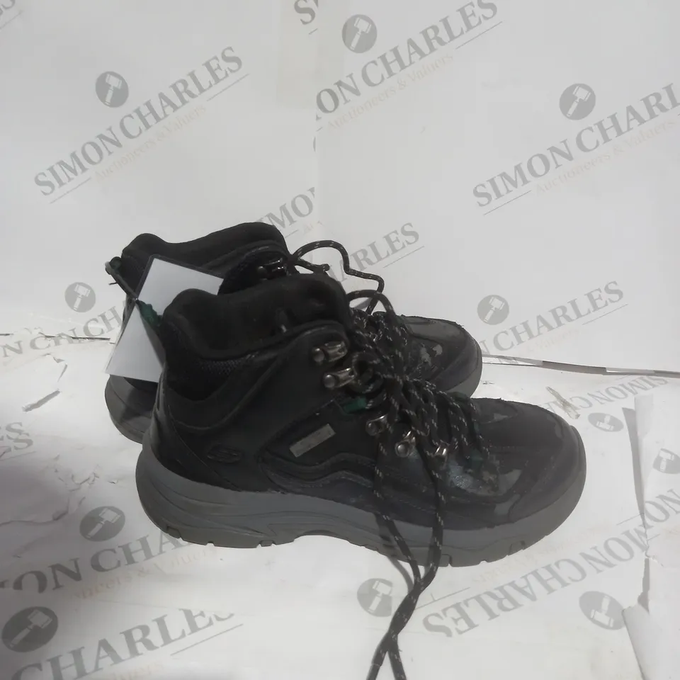 SKECHERS WATER REPELLENT HIGH TOP BLACK BOOTS - SIZE 5 