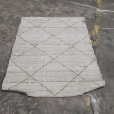 QUALITY DESIGNER AREA RUG - APPROXIMATELY 150X110