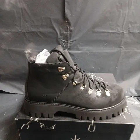 BOXED PAIR OF KOI BLACK LEATHER HIKING BOOTS β MEN'S FOOTWEAR - UK SIZE 12