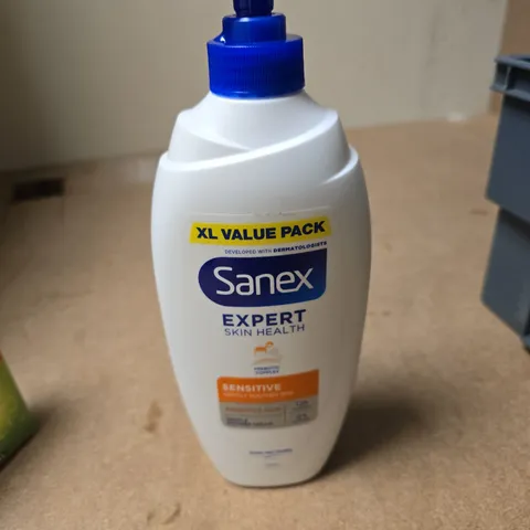 APPROXIMATELY 8 ASSORTED COSMETIC ITEMS INCLUDING SANEX SKIN HEALTH AND DETTOL BAR SOAP 