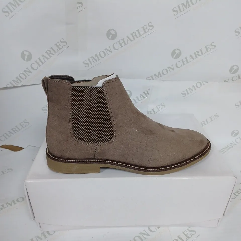BOXED MARSH MICROSUEDE SHOES IN TAUPE SIZE 10