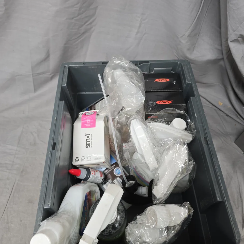 LOT OF APPROXIMATELY 12 ASSORTED LIQUID ITEMS TO INCLUDE: COLOUR BOOSTER AND BIO ACTIVATOR FOR PET ODORS 