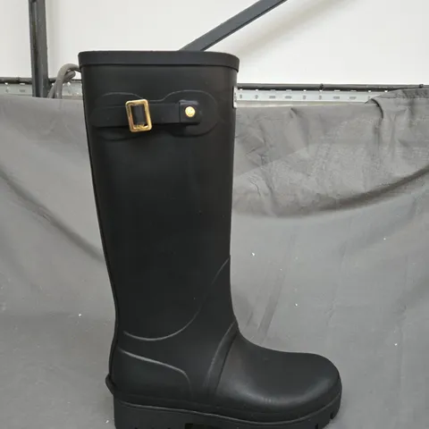 BOXED PIAIR OF BARBOUR SNOWDON WELLINGTON BOOTS - SIZE 8