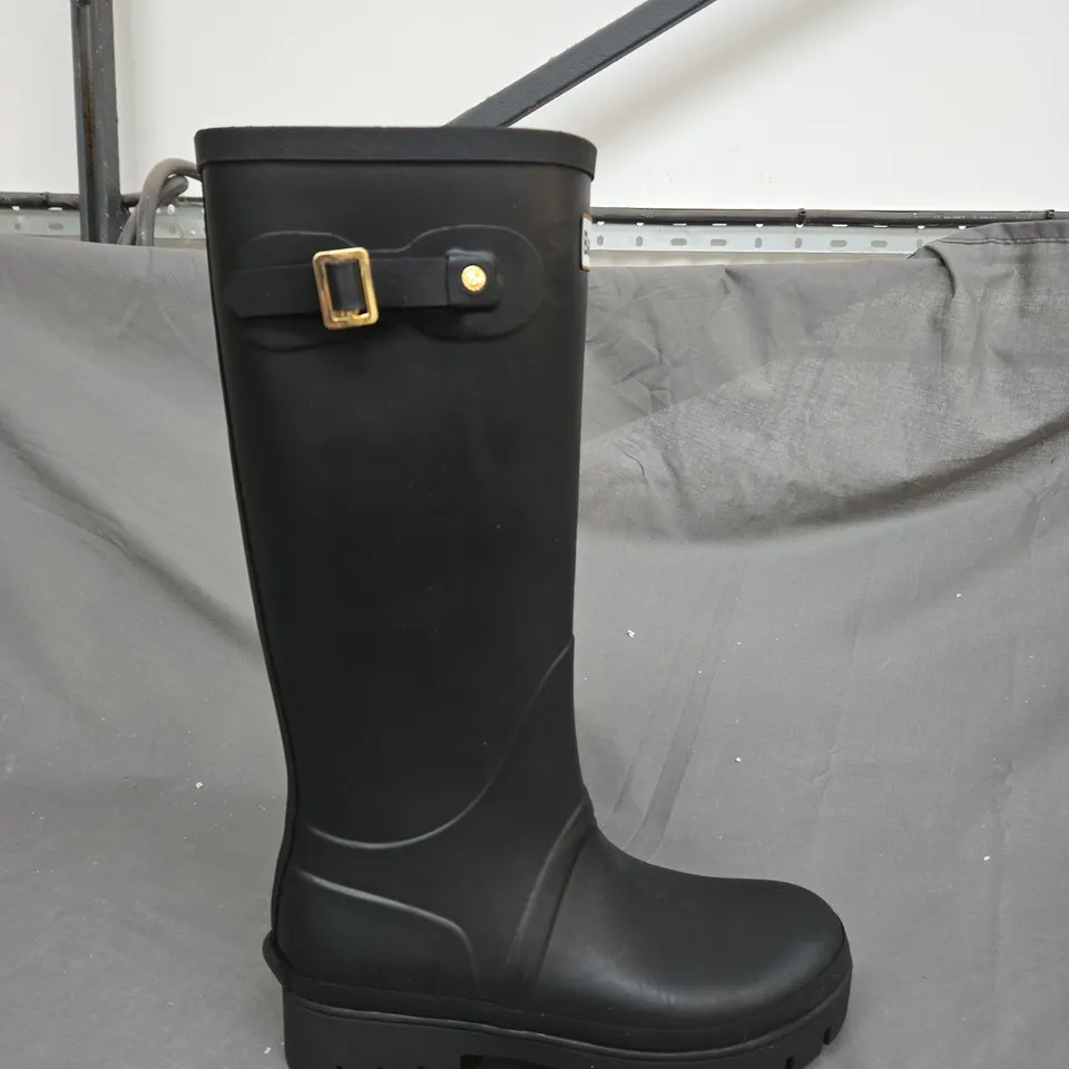 BOXED PIAIR OF BARBOUR SNOWDON WELLINGTON BOOTS - SIZE 8 RRP £80.99