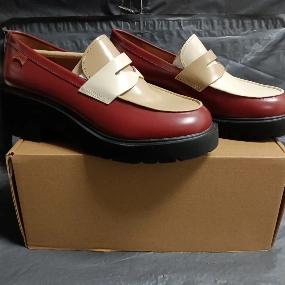 BOXED PAIR OF CAMPER CHUNKY LOAFERS IN CHESTNUT/CREAM/BEIGE SIZE EU 41