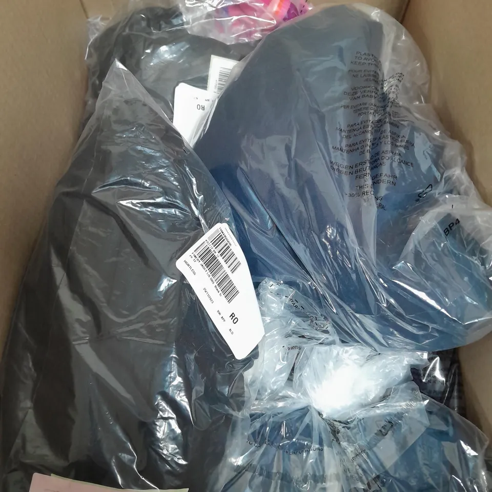 A BOX OF 10 VARIOUS CLOTHING ITEMS TO INCLUDE A ICHI PINK JUMPER A GREY HOODED ZIP UP TOP AND A FLOWER DESIGN BUTTON UP BLOUSE 