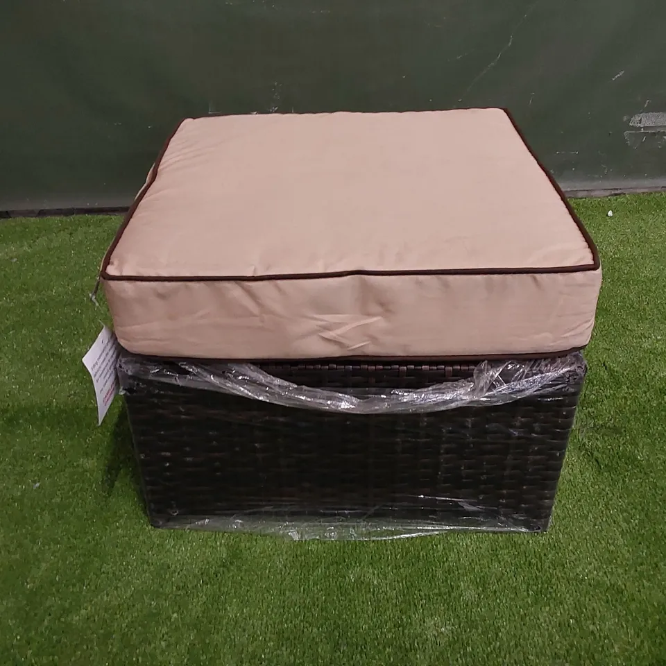 DESIGNER CHOCOLATE MIX RATTAN STOOL WITH CUSHION 