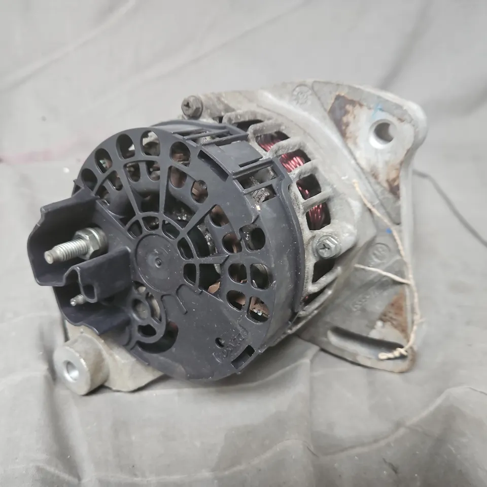 Car alternator – used, with mounting bracket and pulley