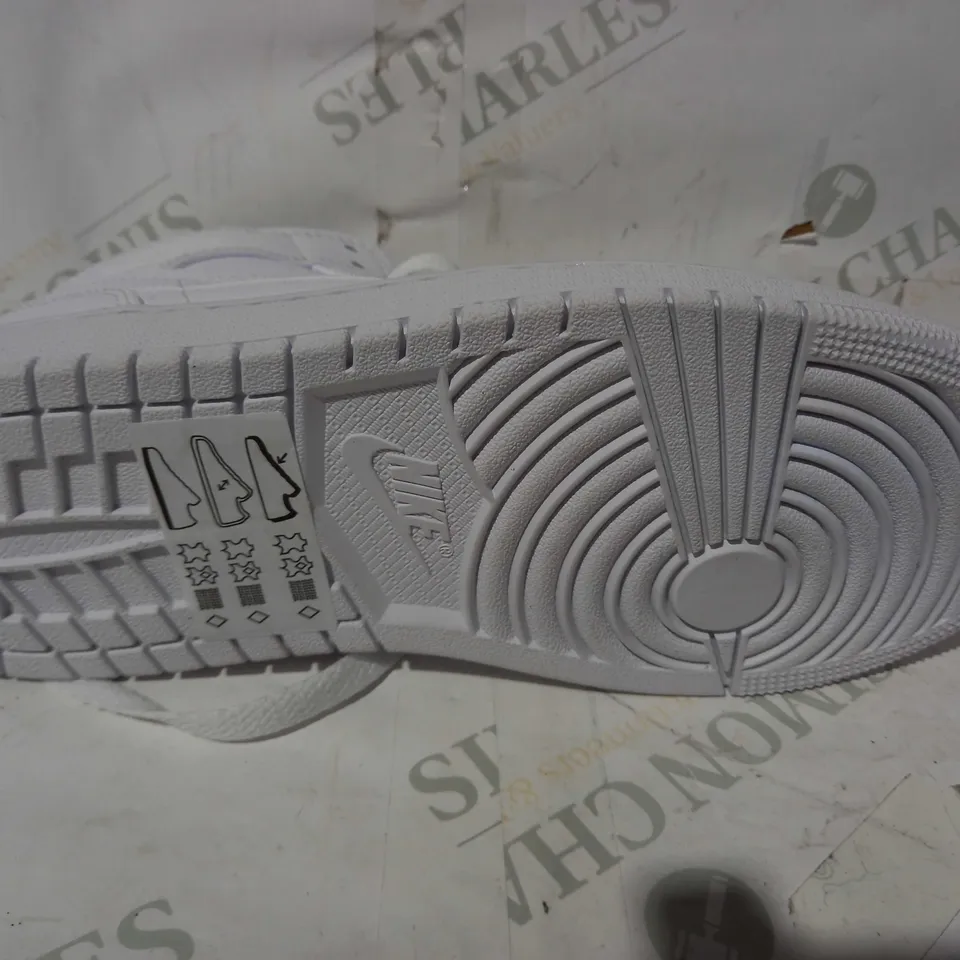 PAIR OF NIKE AIR JORDAN SHOES IN WHITE UK SIZE 7.5