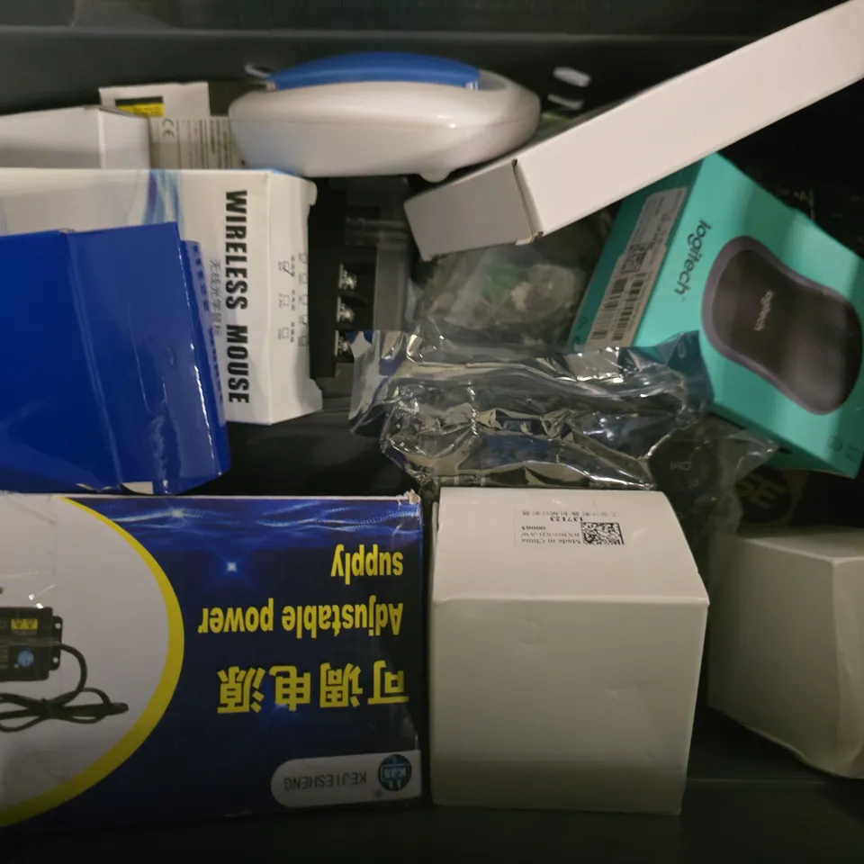 TOTE OF APPROXIMATELY 12 ASSORTED ITEMS TO INCLUDE - EERO PRO 6 , LOGITECH M185 MOUSE , 8 SLOTS USB CHARGER ETC