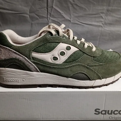 BOXED PAIR OF SAUCONY ORIGINALS GREEN SUEDE SNEAKERS – UK SIZE 8.5