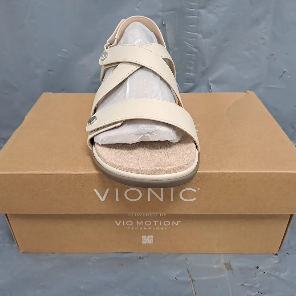 BOXED PAIR OF VIONIC OPEN TOE STRAPPY SANDALS IN DUSTY CREAM SIZE UK 4
