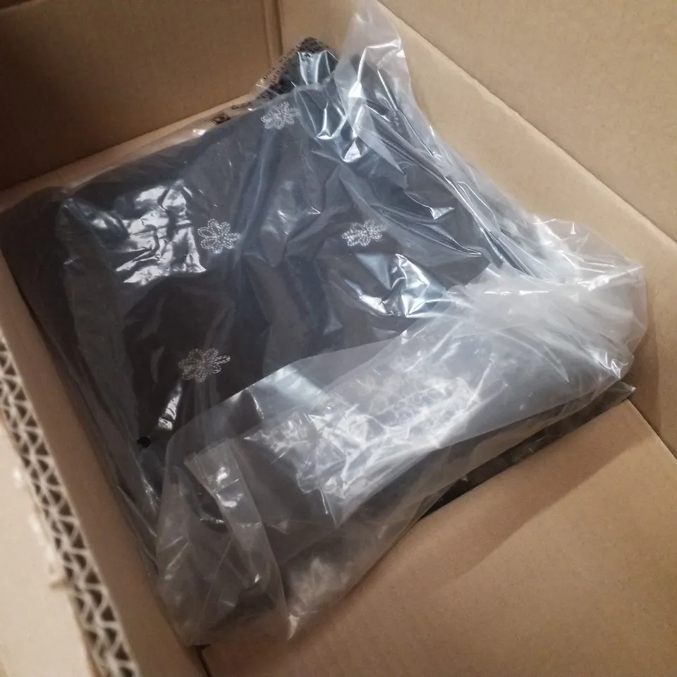 BOX CONTAINING APPROXIMATELY 3 SIMPLY BE EMBROIDERED BARREL BLACK JEANS - SIZE 10R   