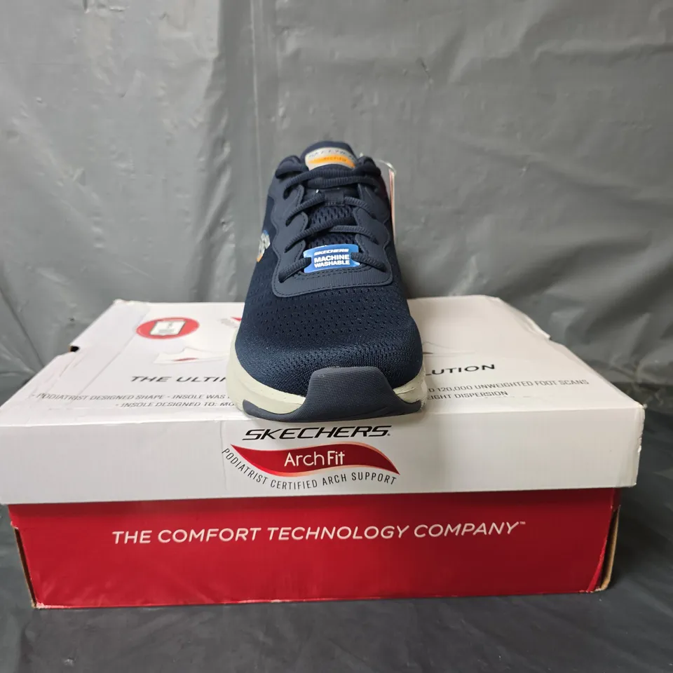 SKECHERS ARCH FIT MENS TRAINERS - NAVY - SIZE 11