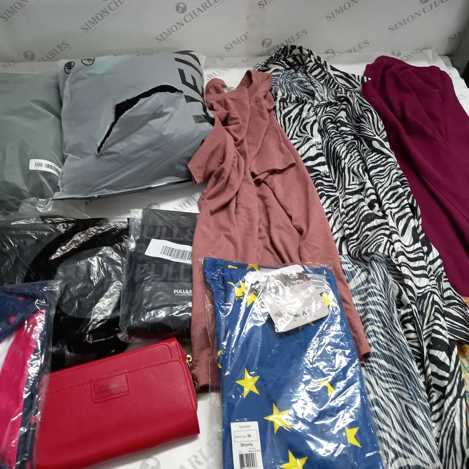 LARGE QUANTITY OF ASSORTED CLOTHING ITEMS TO INCLUDE MANTARAY AND SHEIN