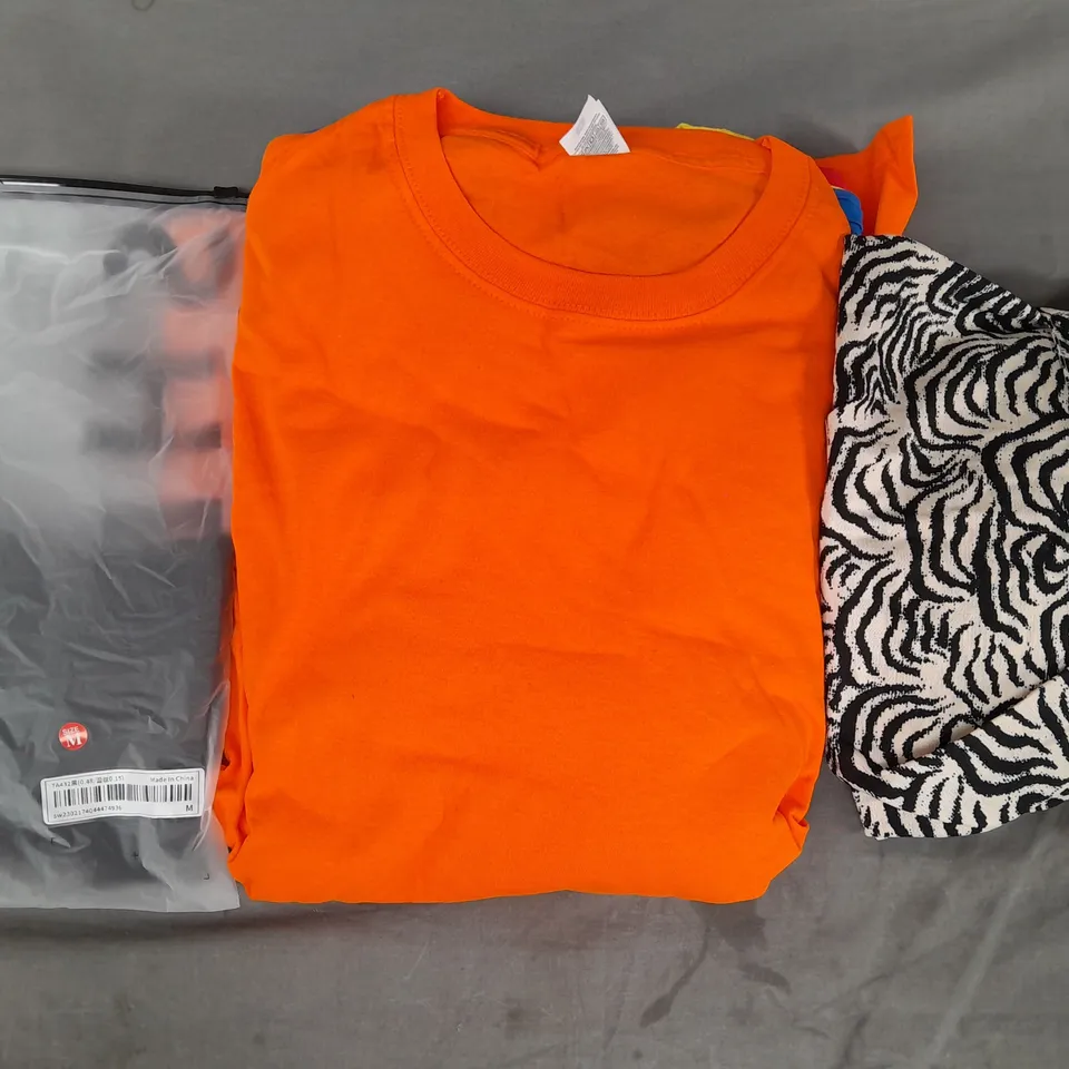 BOX OF APPROXIMATELY 20 ASSORTED CLOTHING AND FASHION ITEMS IN VARIOUS STYLES, SIZES, AND COLOURS - COLLECTION ONLY